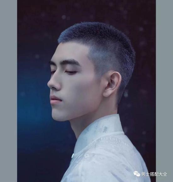 头发两侧没有型 这5款清爽发型帮你解决难题 头发两侧 清爽 发型 新浪时尚 新浪网 头发两侧没有型 这5款清爽发型帮你解决难题 头发两侧 清爽 发型 新浪时尚 新浪网