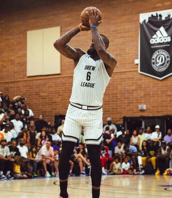 Nba 球员撞脸ts Kendall 最甜男友私服也能降维打击 穿搭 印花 复古 新浪时尚 新浪网