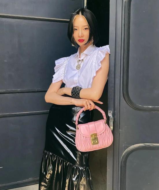 jennie发型撞脸杨过 这届网友审美有够差的?