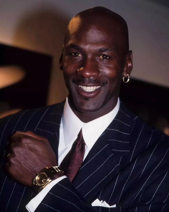 Michael Jordan 都忍不住在镜头前暗暗 Flex 一波