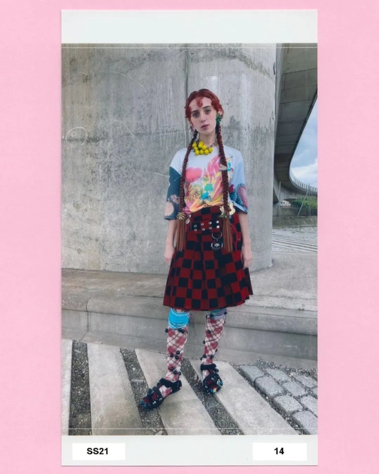 品牌一贯浓厚的朋克氛围 / Via VOGUE