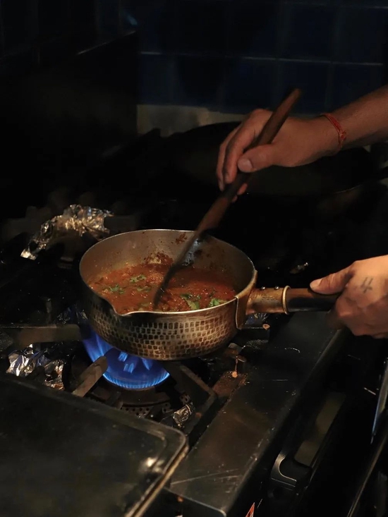 ADI_Tokyo Restaurant / Via Yuthanan