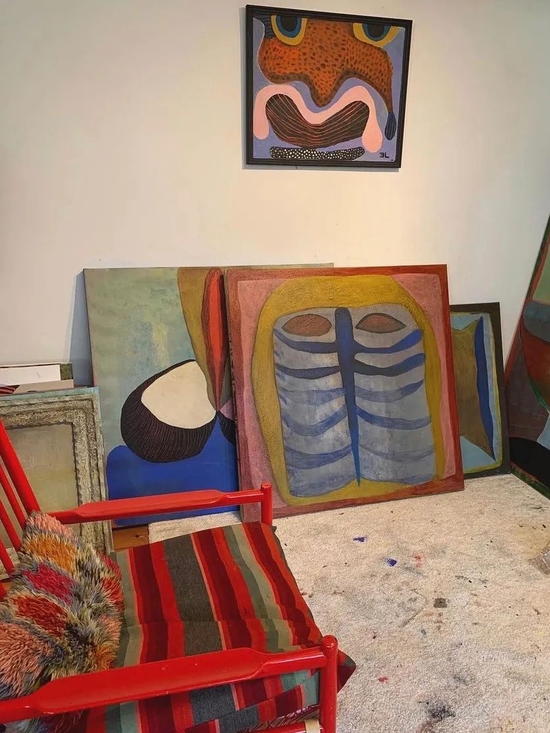  艺术家 Emma Larrson 的创作角落 / Via Emma