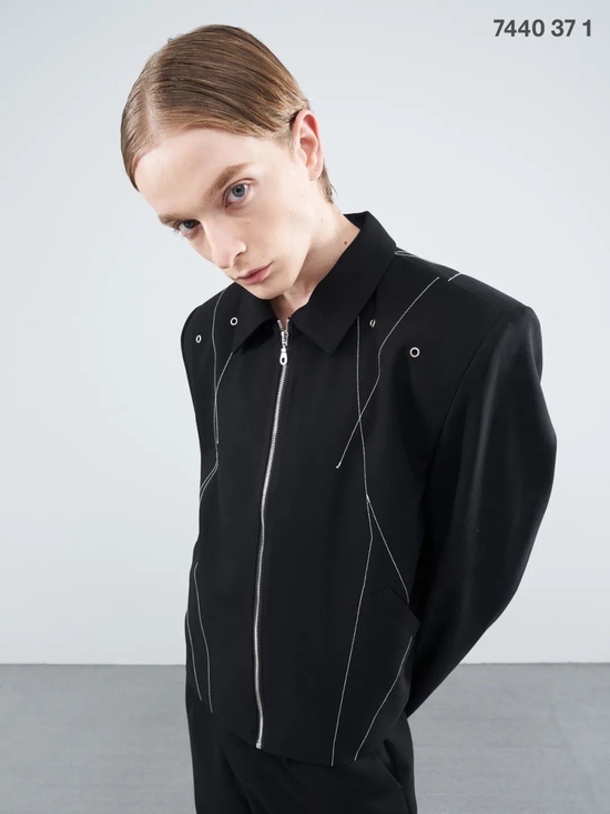   7440 37 1 SS22 Jacket with topstitched shoulder pads