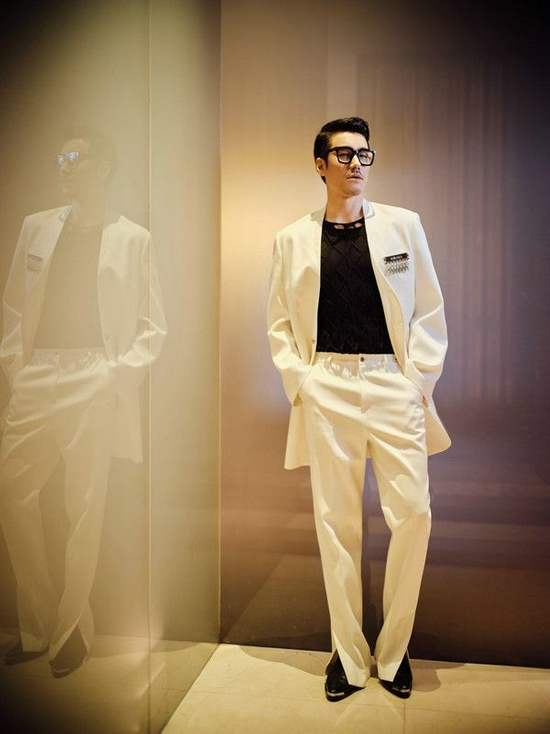 胡兵亮相ss2022上海时装周开幕式