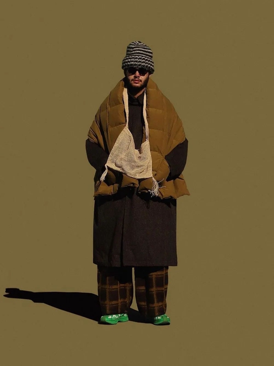 纯色背景式贴文 / Via Yuthanan