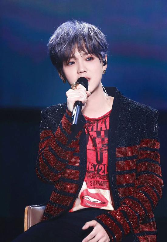 蔡徐坤小鬼的舞台妆 瞬间让舞台感炸裂|眼妆|妆容|酷盖_新浪时尚_新浪