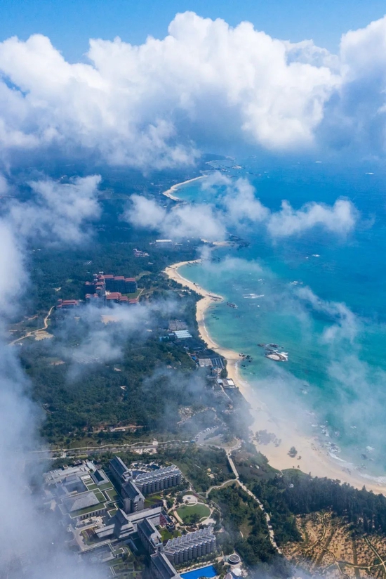 Wenchang Qishui Bay, one of the closest beaches to the launch site.Photography / Xie Mo