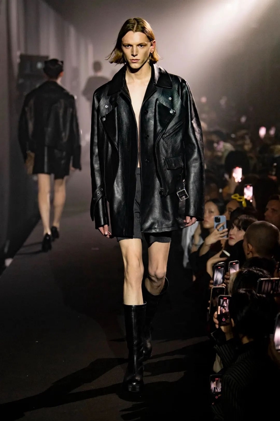 Raf Simons 2023 SS / Via VOGUE