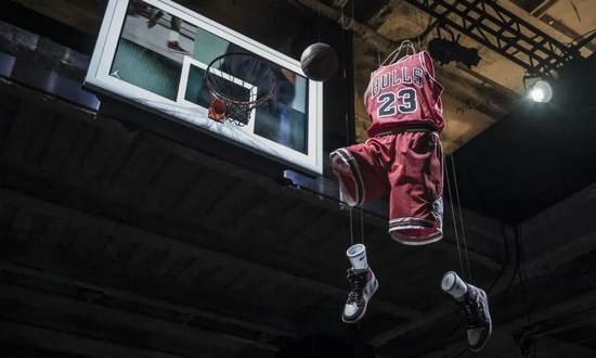 virgil可能是近年最活跃的潮流设计师