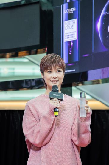 巴黎欧莱雅携手品牌代言人李宇春共庆王权免税国际集团成立30周年