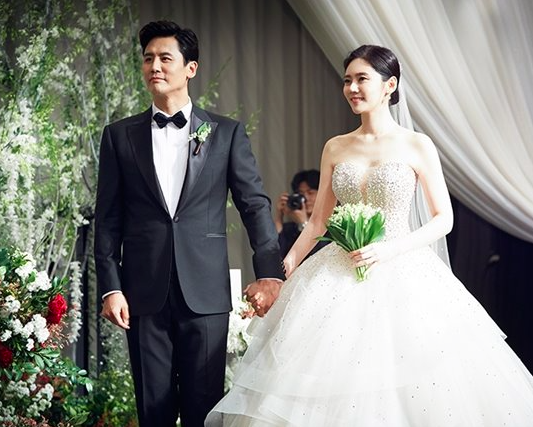 秋瓷炫和老公结婚照片图片