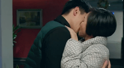 蒋雯丽与郑恺吻戏辣眼那胡歌与闫妮呢