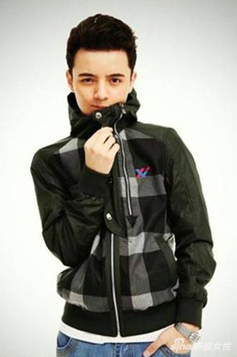 娱乐圈又添一枚小鲜肉你们看他的双眼皮到底是不是割的