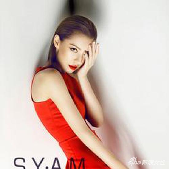 当家模特娜依长得跟大家印象中的新疆姑娘并不太像,反而更像是汉族