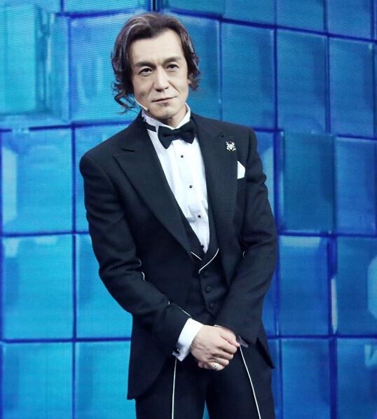 年轻时的李咏竟撞脸费翔网友纷纷调侃为什么脸越来越长