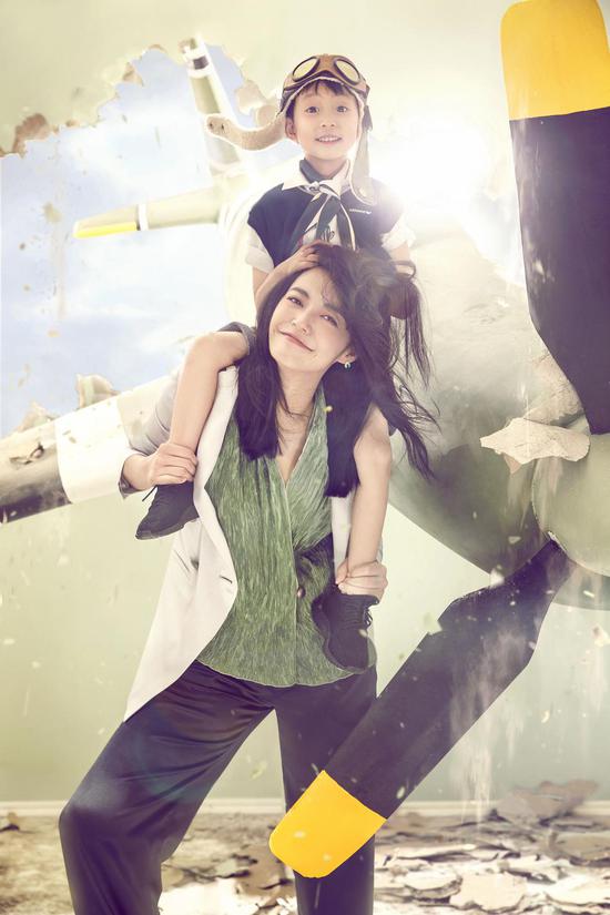 姚晨爱子首登封面圈粉无数