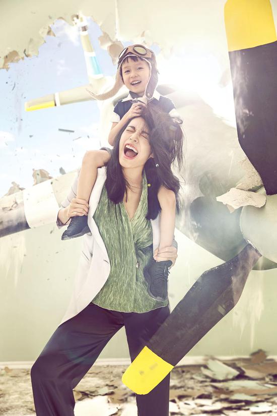 姚晨爱子首登封面圈粉无数