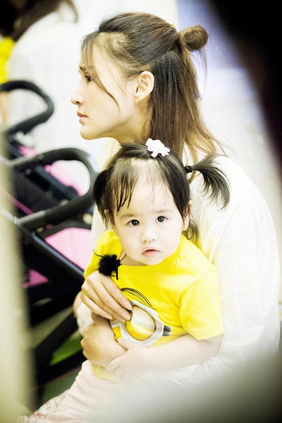 张歆艺遇包文婧母女开怀大笑 被催生给饺子添玩伴