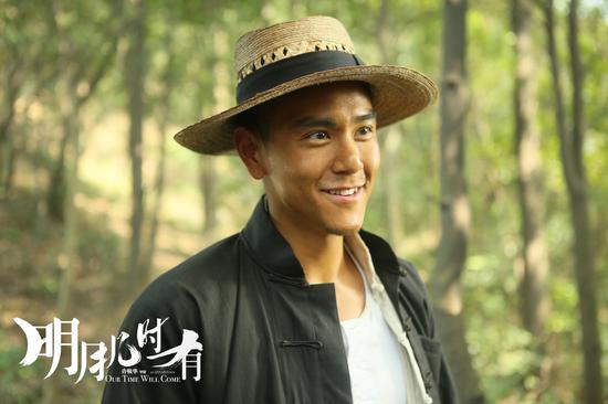 彭于晏饰演游击队长刘黑仔