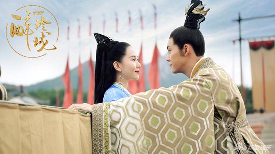 陈伟霆刘诗诗玩壁咚