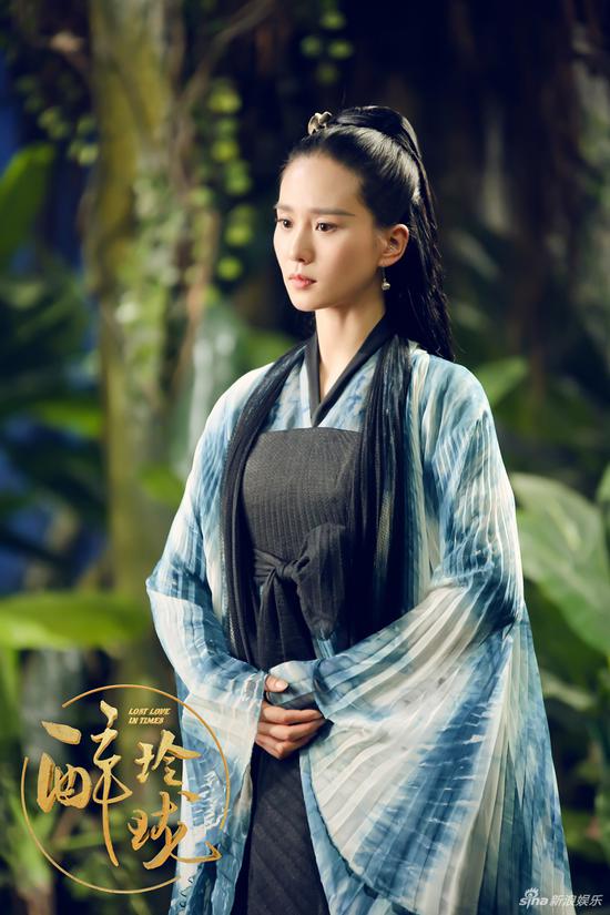 刘诗诗饰演凤卿尘