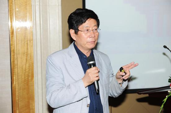 医学专家张明和李辉分别以"干细胞在老年病及心脑血管方面的应用","