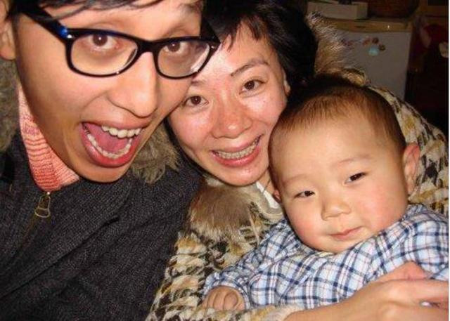 "华少当年也是跟一个女孩合租房子,后来这个女孩成了他的老婆