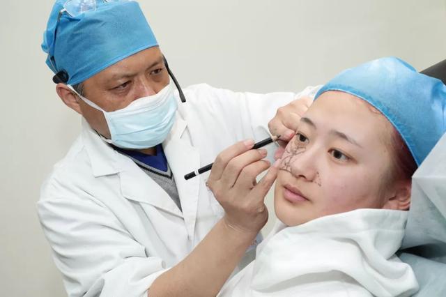 张余光教授面中部提升注射示教中