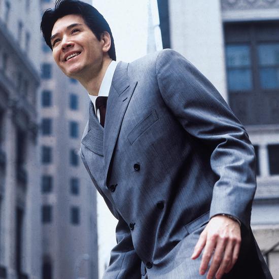 红极一时的费翔成为雅戈尔品牌过去30年第一位,也是唯一一位签约代言