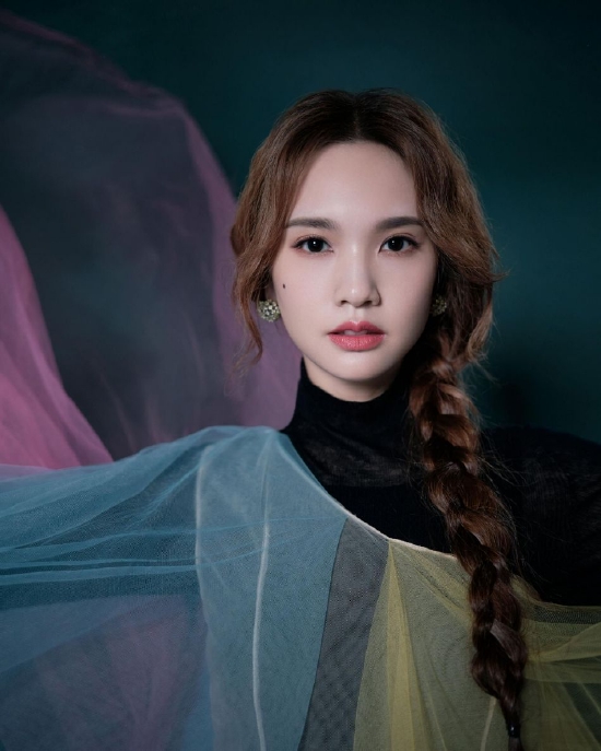 杨丞琳彩纱造型写真 缤纷色彩间释放魅力|杨丞琳|彩纱|魅力_新浪女性_新浪网
