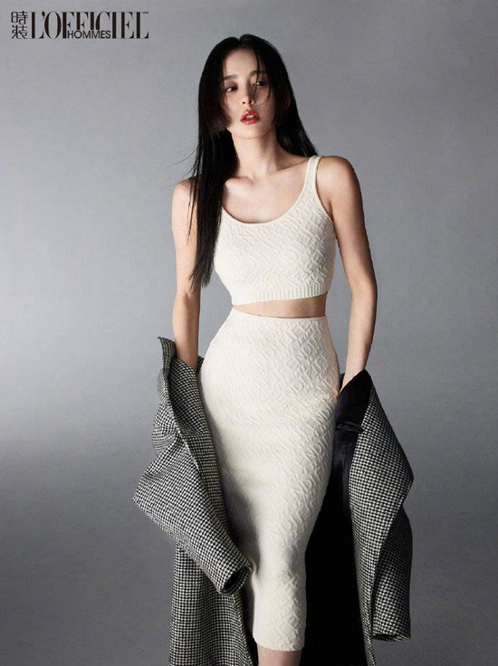 古力娜扎公主切前卫大胆直角肩蚂蚁腰身材瞩目