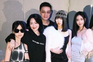 小S晒全家福为大女儿庆生 与Elly亲亲母爱满满