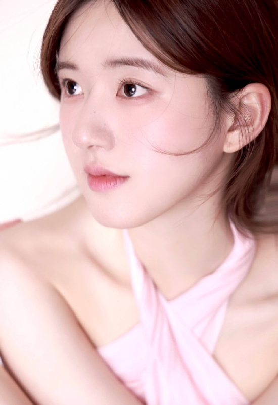 赵露思梦幻写真夏日感满满皮肤白皙似仙女锁骨吸睛