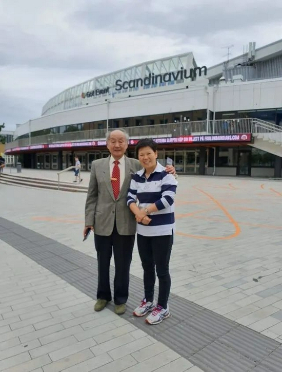 倪夏莲和马金豹在哥德堡合影 受访者供图6今年3月份,4月份的时候,我都