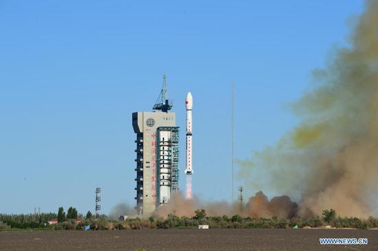 A Long March-4C rocket carrying the Fengyun-3E (FY-3E) satellite blasts off from the Jiuquan Satellite Launch Center in northwest China, July 5, 2021. China sent a new meteorological satellite into planned orbit from the Jiuquan Satellite Launch Center in northwest China on Monday morning. (Photo by Wang Jiangbo/Xinhua)