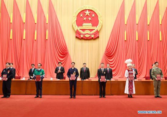 Xi Jinping and other leaders of the Communist Party of China and the state present honorary certificates to representatives of the awardees at a gathering to honor model workers and exemplary individuals at the Great Hall of the People in Beijing, capital of China, Nov. 24, 2020. (Xinhua/Li Xueren)