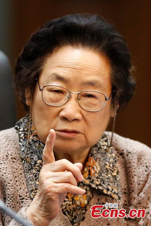 com:two scientists win chinas top prize