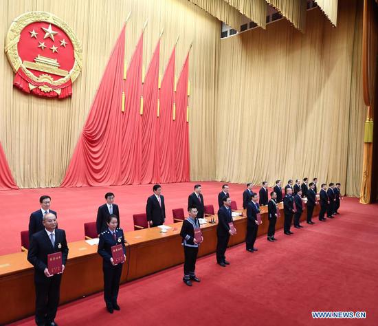 Xi Jinping and other leaders of the Communist Party of China and the state present honorary certificates to representatives of the awardees at a gathering to honor model workers and exemplary individuals at the Great Hall of the People in Beijing, capital of China, Nov. 24, 2020. (Xinhua/Xie Huanchi)