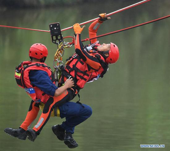 Rescue brigade members compete during a forest fire-fighting competition in Fuzhou, southeast China's Fujian Province, Oct. 22, 2020. A special rescue skills competition kicked off in Fuzhou on Thursday, with more than 100 firefighters from special rescue brigades participating in the event. (Xinhua/Song Weiwei)