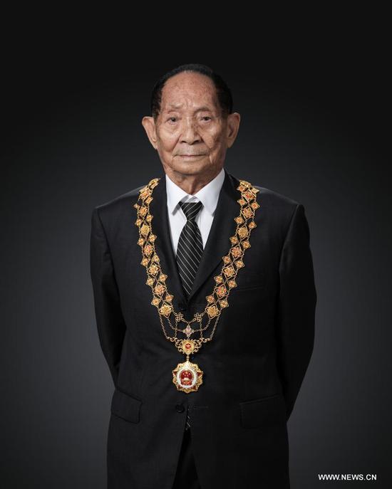 Photo taken on Sept. 28, 2019 shows a portrait of Yuan Longping after receiving the Medal of the Republic. Chinese scientist Yuan Longping, renowned for developing the first hybrid rice strain that pulled countless people out of hunger, died of illness at 91 on Saturday. (Xinhua/Li He)