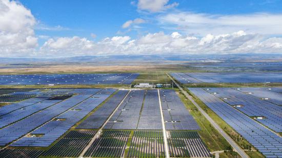 Aerial photo taken on Aug. 17, 2020 shows a photovoltaic power station at a green industrial development park in the Tibetan Autonomous Prefecture of Hainan, northwest China's Qinghai Province. (Xinhua/Zhang Long)