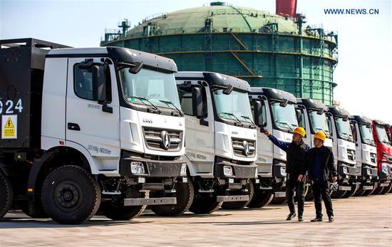 New energy heavy-duty trucks are pictured at Yuhua Steel in Wuan, north China's Hebei Province, Nov. 3, 2020. Yuhua Steel has put into use 200 new energy heavy-duty trucks to help reduce carbon emission in the city of Wuan, a major steel producing area. (Xinhua/Wang Xiao)
