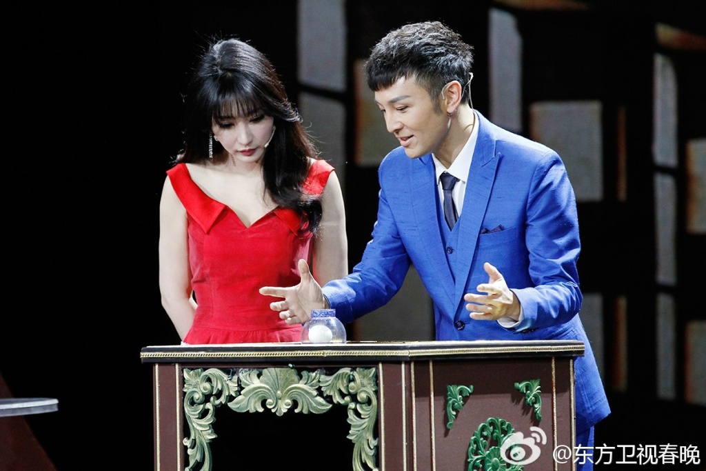 视频:东方春晚傅琰东柳岩《傅氏幻术》