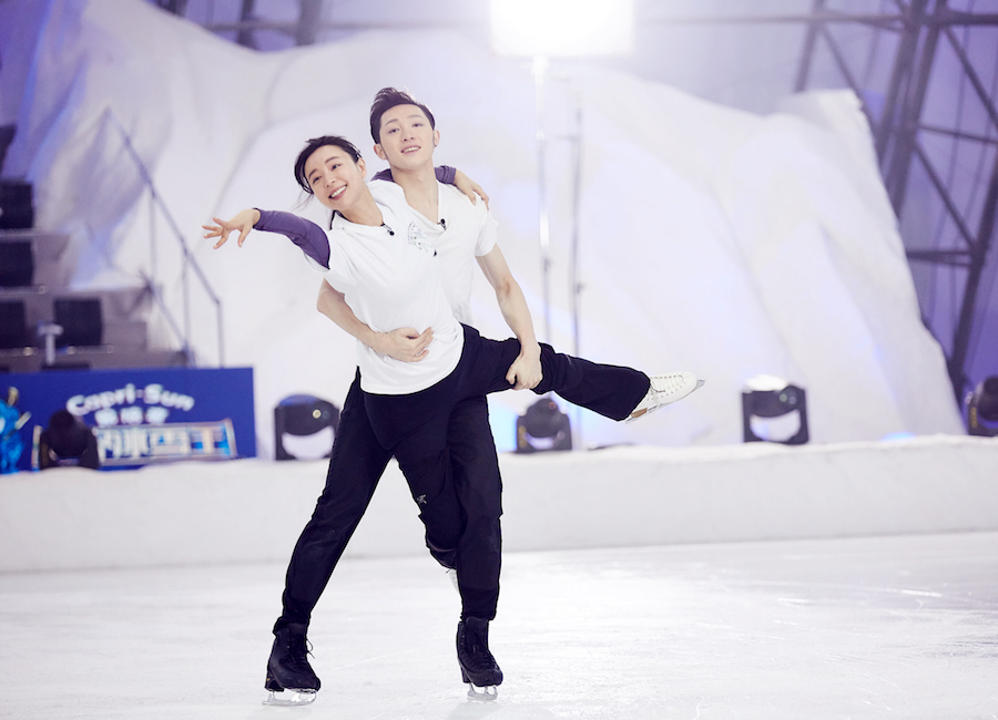 综艺 > 正文    新浪娱乐讯 《跨界冰雪王》每周六晚20:30在北京卫视