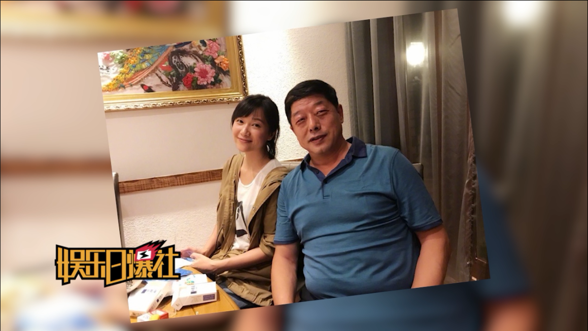 徐静蕾和张继科老爸喝酒