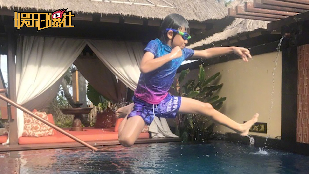 林志颖晒Kimi飞踢下水照
