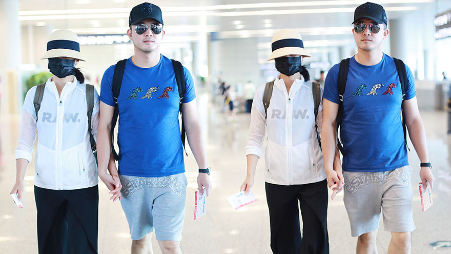 沙溢胡可夫妇合体现身 十指紧扣恩爱甜蜜