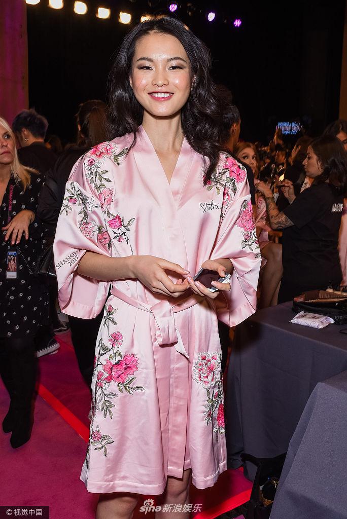 组图:国模谢欣维密后台放飞自我 开心比yeah_高清图集_新浪网