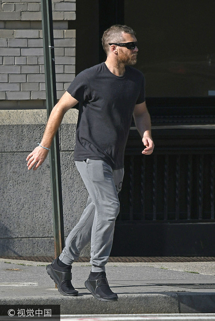 "阿凡达"萨姆沃辛顿推车牵手照顾俩baby很心酸